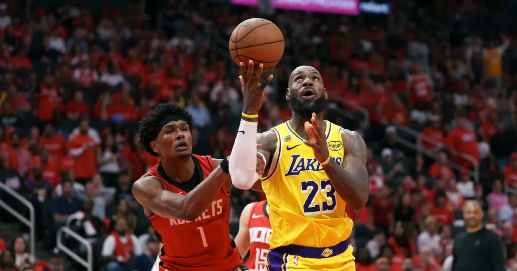 Victoire des Lakers contre les Rockets en prolongation et les points marqués par LeBron James