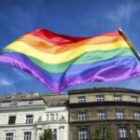 le groupe LGBTQ interdit comme « extrémiste » et la ville du tribunal