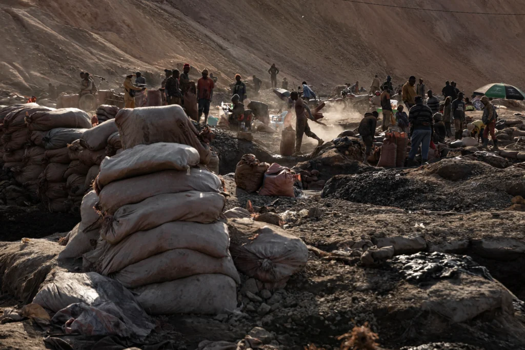 le nombre de gardes prévu pour sécuriser les mines d’ici 2028