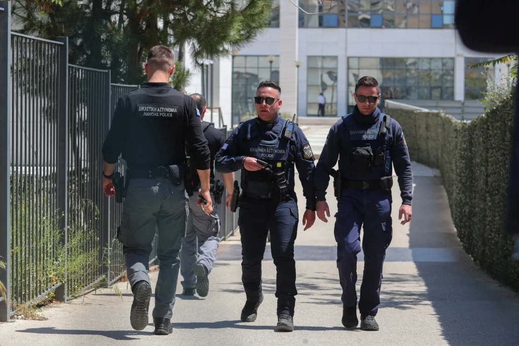 après la fusillade à Athènes, l’autre arme retrouvée lors de l’arrestation