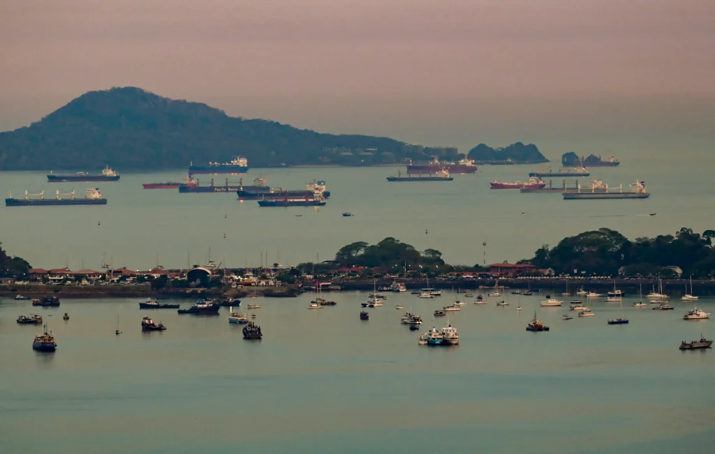 le nombre de navires que Washington dit retenus par la Chine