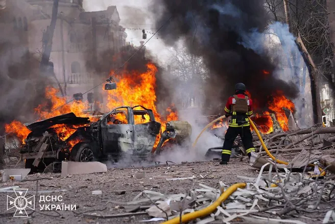 Douze morts, dont deux enfants, dans des frappes en Ukraine et en Russie