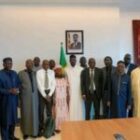 Sonko reçoit d’anciens directeurs généraux et chefs de département