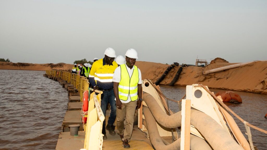 le ministre, les représentants du personnel et la direction de GCO autour d’une table… (photos)