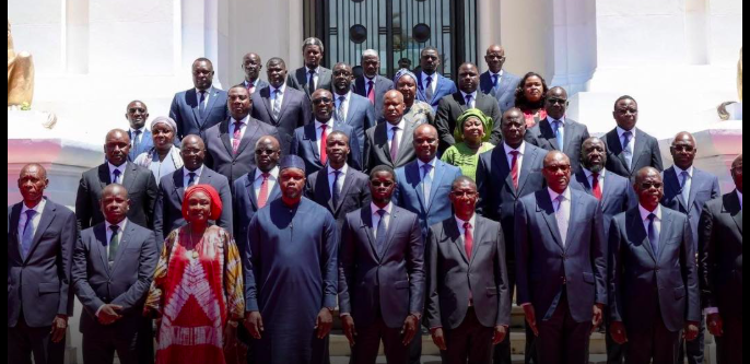 vers la fin du cumul entre mandat politique et poste ministériel