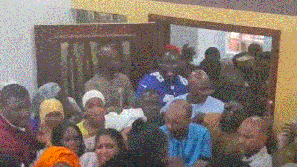 mobilisation spectaculaire lors de son retour à domicile (vidéo)