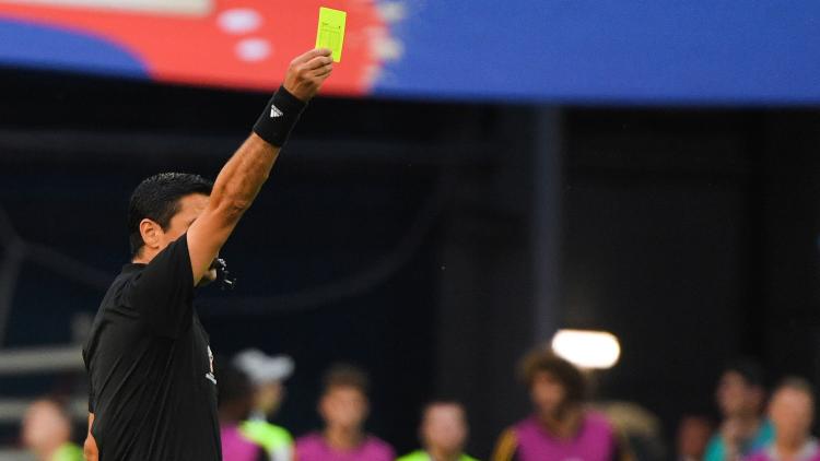 la FIFA envisage de revoir la règle des cartons jaunes