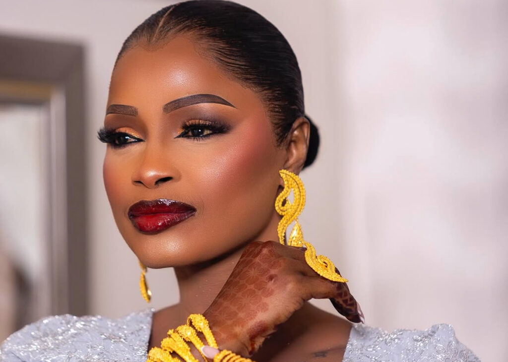 la vitrine se fissure de nouveau