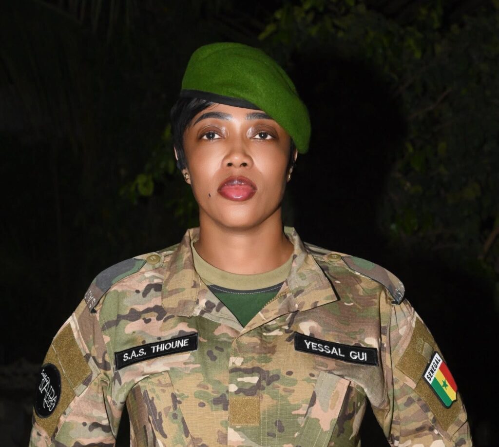 Soxna Aïda Saliou Thioune en mode militaire pour saluer les héros nationaux