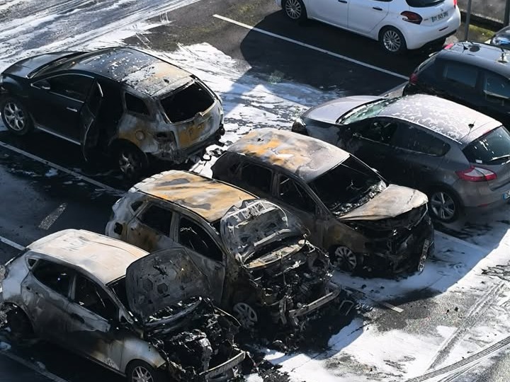 VDN : Des véhicules en feu signalés à hauteur de IAM (Vidéo)