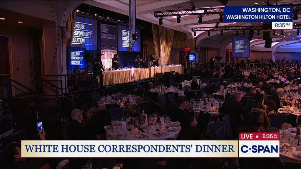 coups de feu signalés lors d’un dîner en présence de Donald Trump (Vidéo)