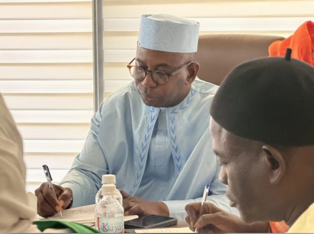 Le ministre Moustapha Guirassy lance une bibliothèque numérique gratuite pour les élèves