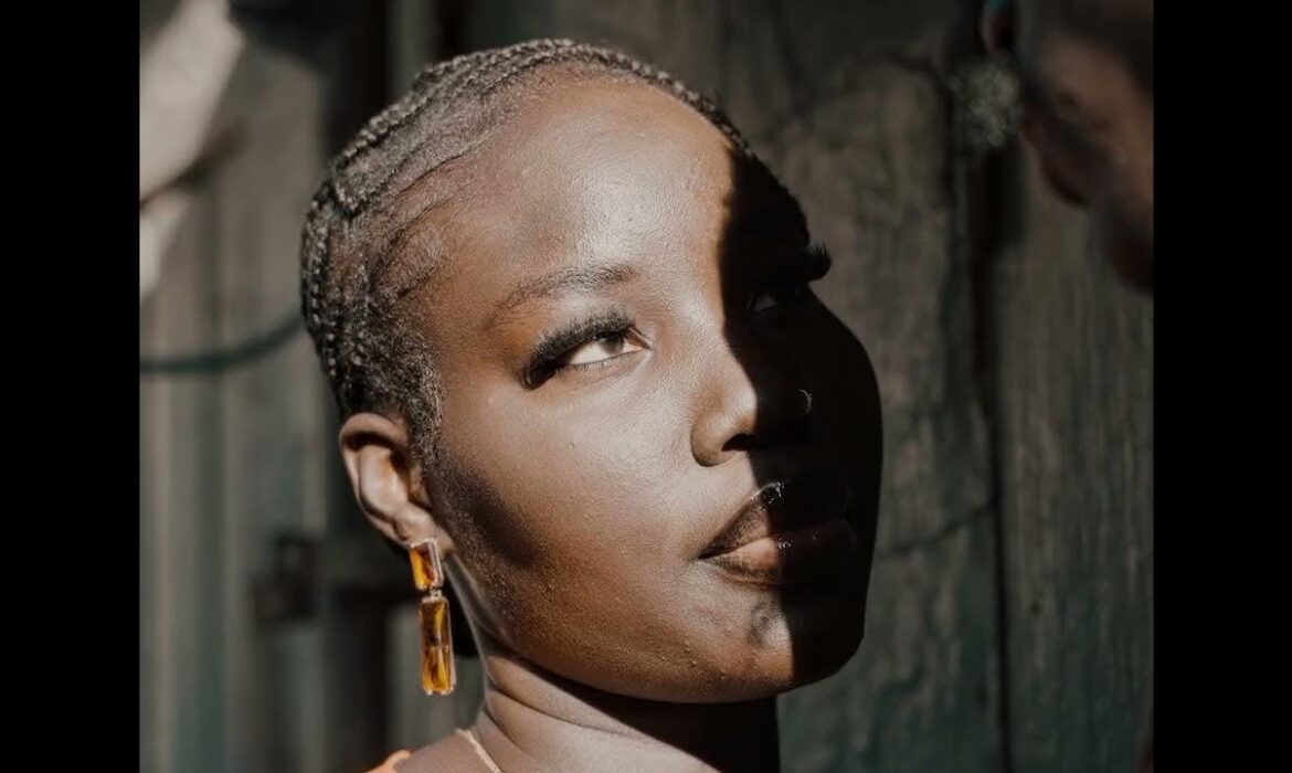 Après le buzz TikTok, Ashs The Best dévoile “Budoon Jaay”, une ode à l’amour éternel (Clip officiel)