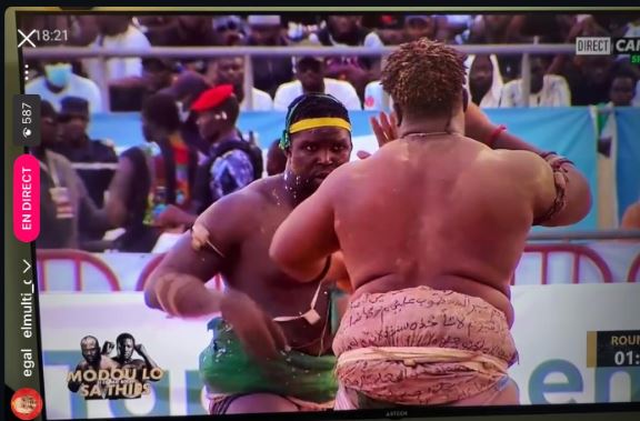 La Fédération Sénégalaise de Football sanctionne le lutteur