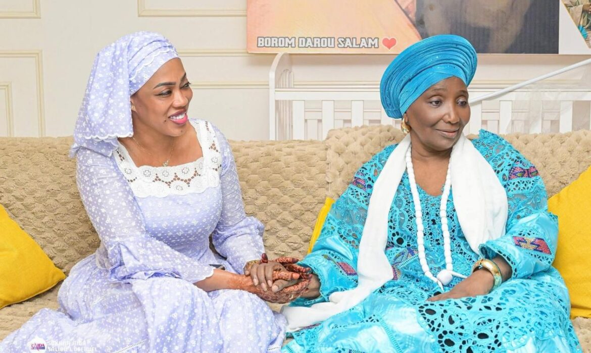 Aïcha Koné honore par sa présence et rend hommage à Sokhna Aïda Saliou