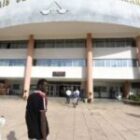 un policier indexe la victime, un courtier et « son » commissaire