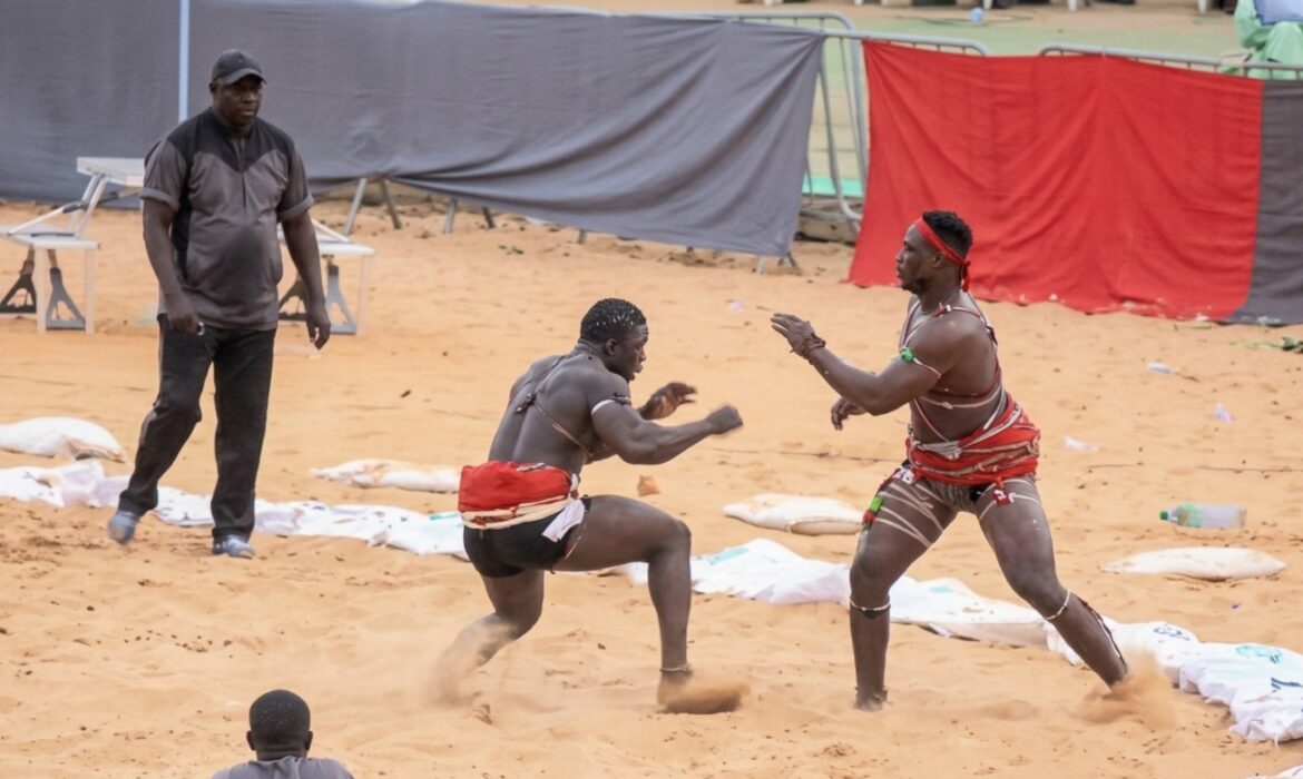 Surprise générale à l&rsquo;Arène nationale entre le fils de Modou Lo, Petit Lo et Bouba (vidéo)
