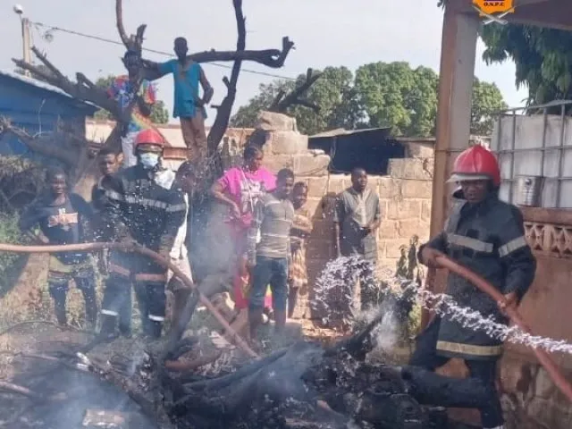 Un violent incendie ravage presque tout un quartier, le bilan est de…