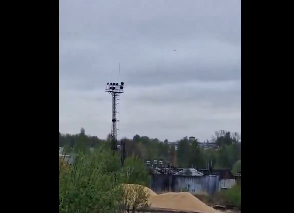 un drone déclenche un feu sur un site pétrolier