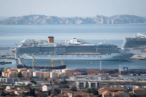 l’évacuation s’organise aux Canaries après six cas confirmés
