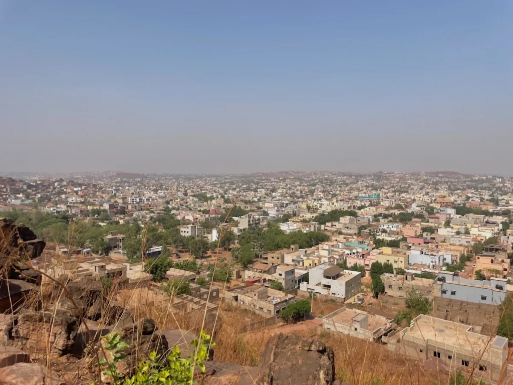 l’aéroport de Bamako visé alors que des tirs sont signalés dans d’autres villes