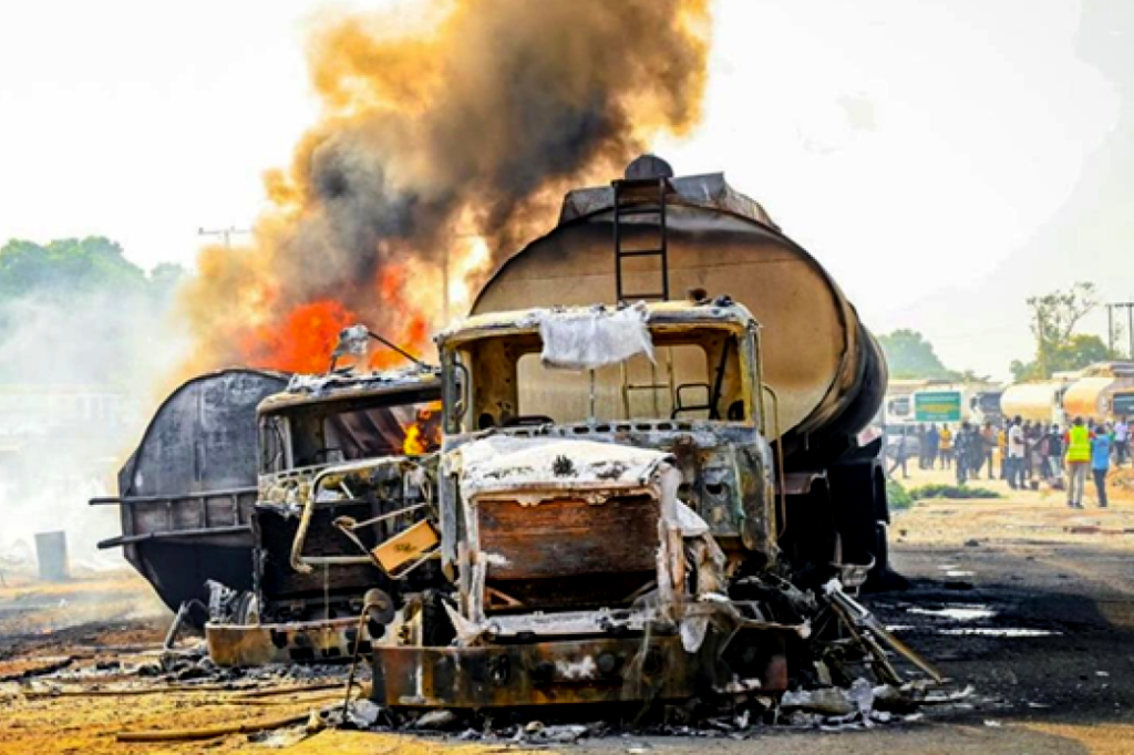 des passagers évacués avant l’incendie de plusieurs bus pour Bamako