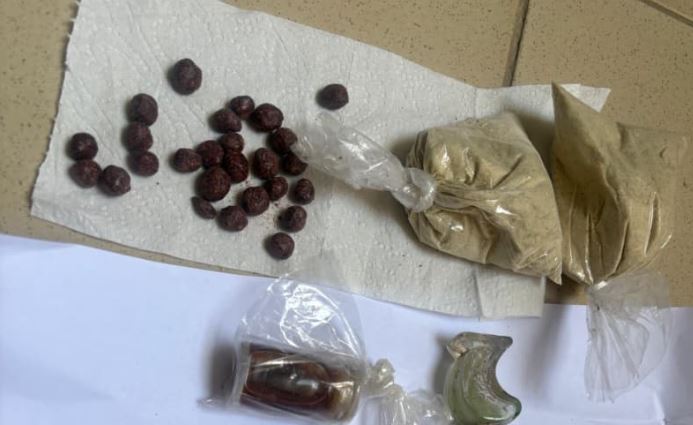 des produits suspects découverts sur un détenu, l’OCRTIS ouvre une enquête