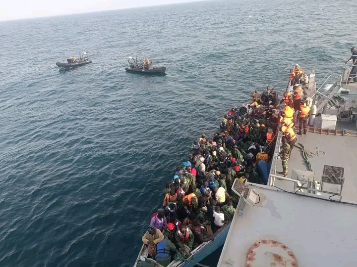 153 migrants secourus au large de Dakar par la Marine nationale