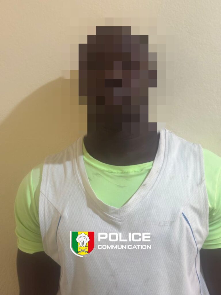 Il se faisait passer pour un policier afin de soutirer 200 000 FCFA à une femme