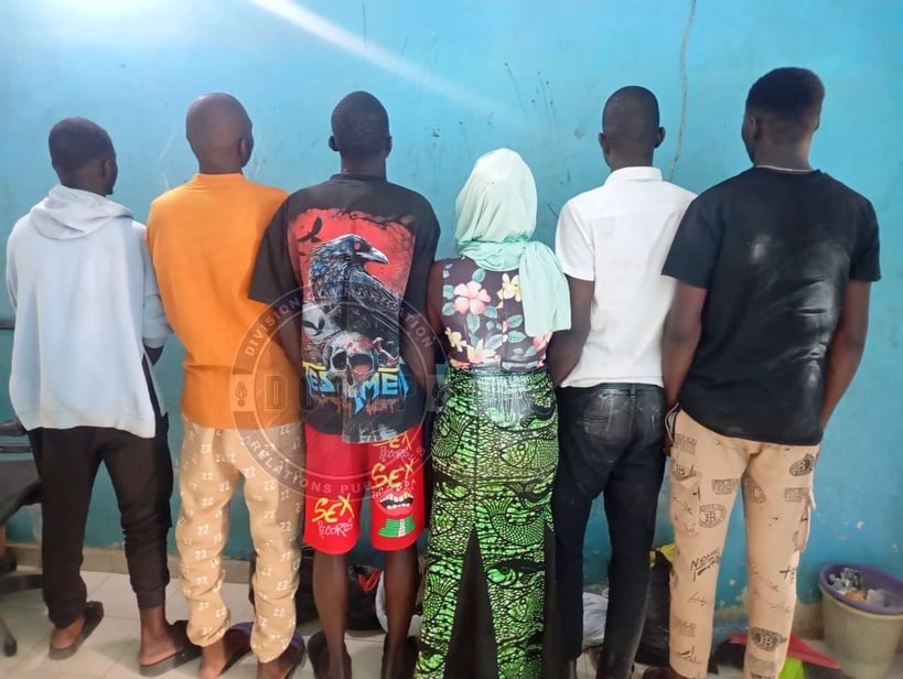 Démantèlement d’un réseau d’escroquerie de type QNET, une vingtaine de victimes étrangères libérées