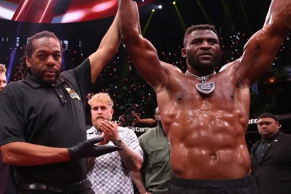 Francis Ngannou signe un retour foudroyant avec un KO au premier round (Vidéo)