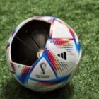 La FIFA présente le ballon TRIONDA avec technologie VAR intégrée