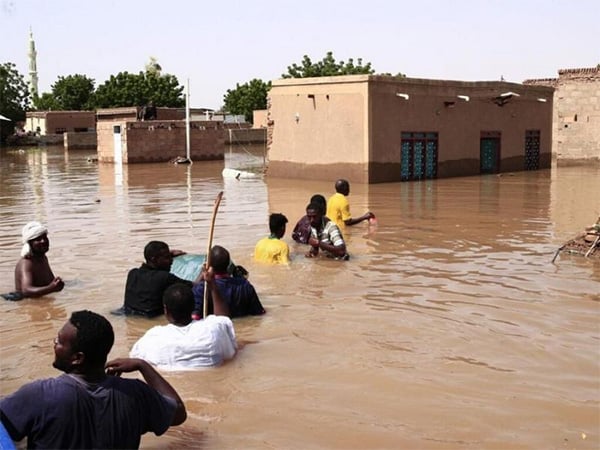 Cheikh Tidiane Dièye satisfait de l’avancement des travaux dans la banlieue dakaroise