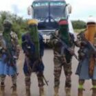 des voitures incendiées près de Bamako par des hommes armés