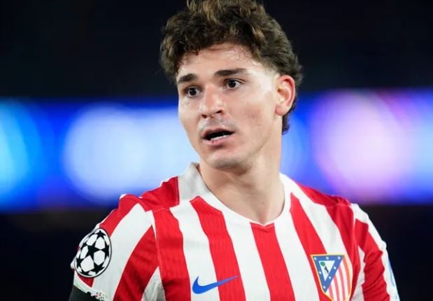 Julián Álvarez au cœur des convoitises, le PSG et Barcelone à l’affût