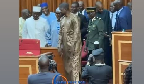 un accueil chaleureux des députés… (vidéo)