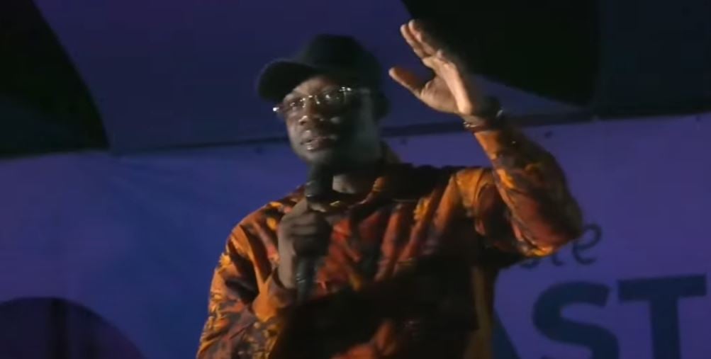 une marée humaine chez Ousmane Sonko après son limogeage (Photos)