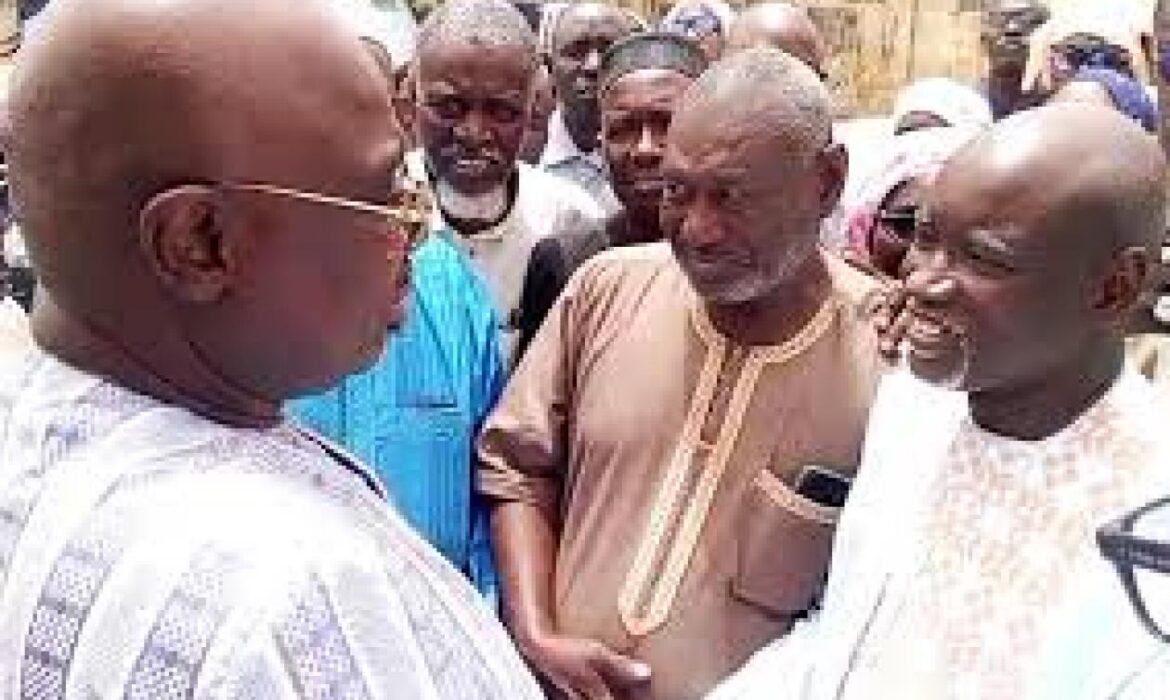 Farba NGOM fait escale à la mairie pour rencontrer son camarade Aly Ngouille Ndiaye