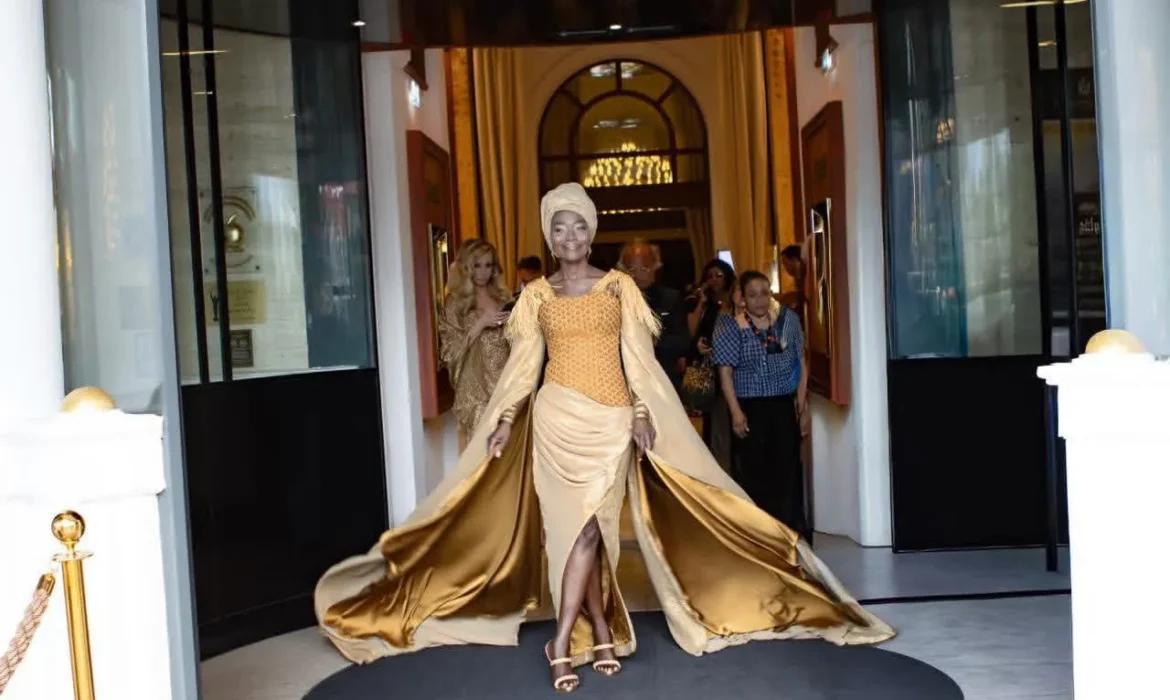 Festival de Cannes : Coumba Gawlo Seck apparaît en tenue dorée sur le tapis rouge