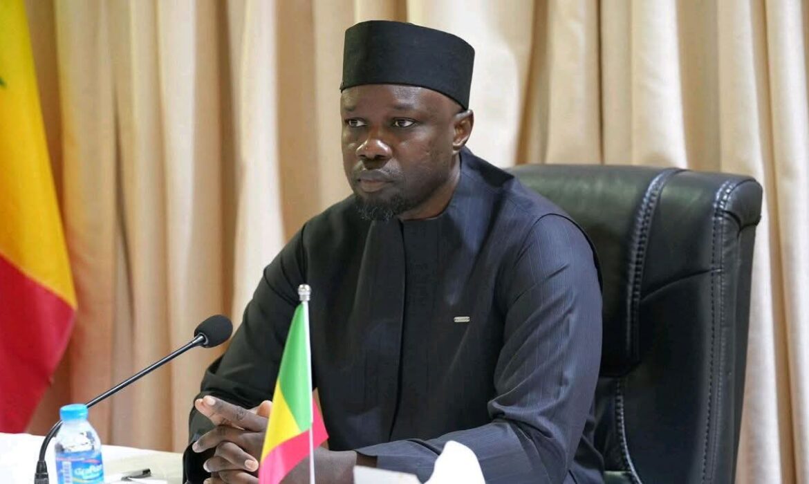 Bassirou Diomaye Faye met fin aux fonctions d’Ousmane Sonko et dissout le gouvernement