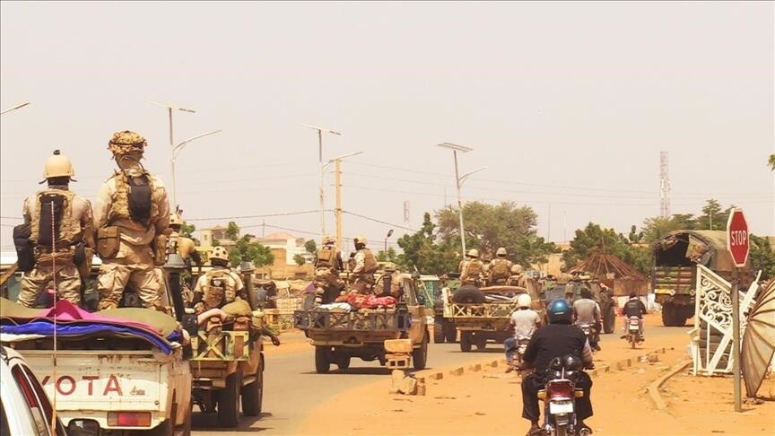 Mali : plus de dix frappes aériennes signalées à Kidal, sans communiqué de l’armée