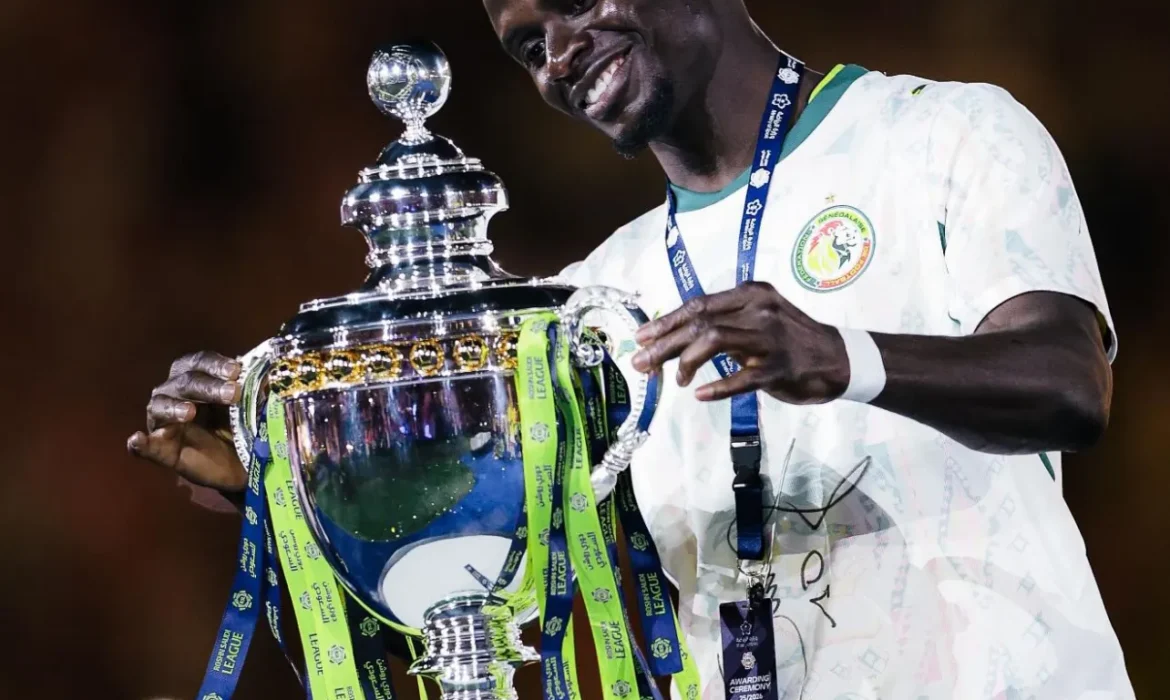 Sadio Mané célèbre le titre d’Al Nassr avec le maillot du Sénégal