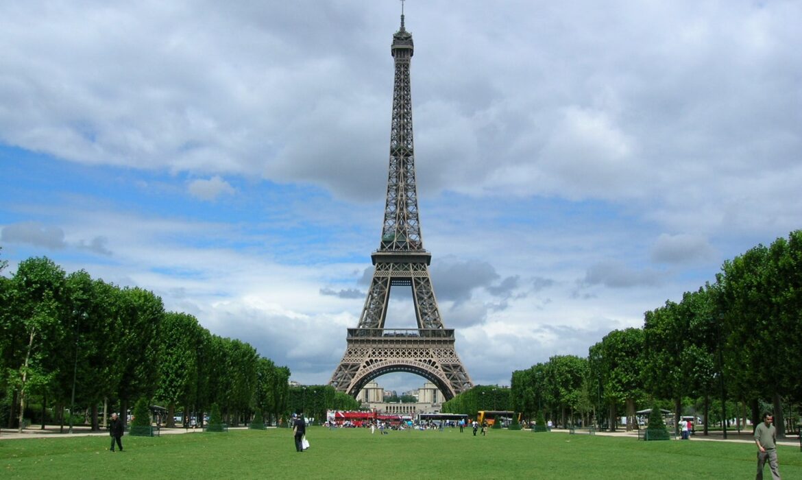 Le drapeau palestinien déployé sur la tour Eiffel, six militants interpellés (photo)