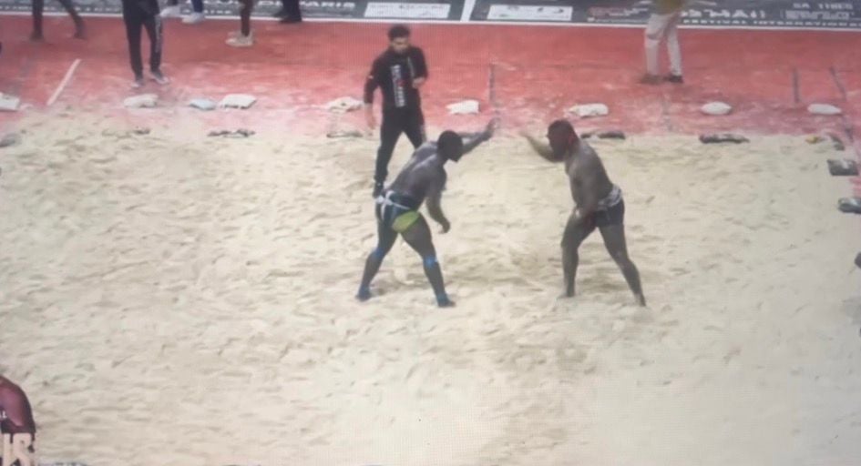 Très belle chute entre Coly Faye 2 et Cartouche au Dojo de Paris (vidéo)
